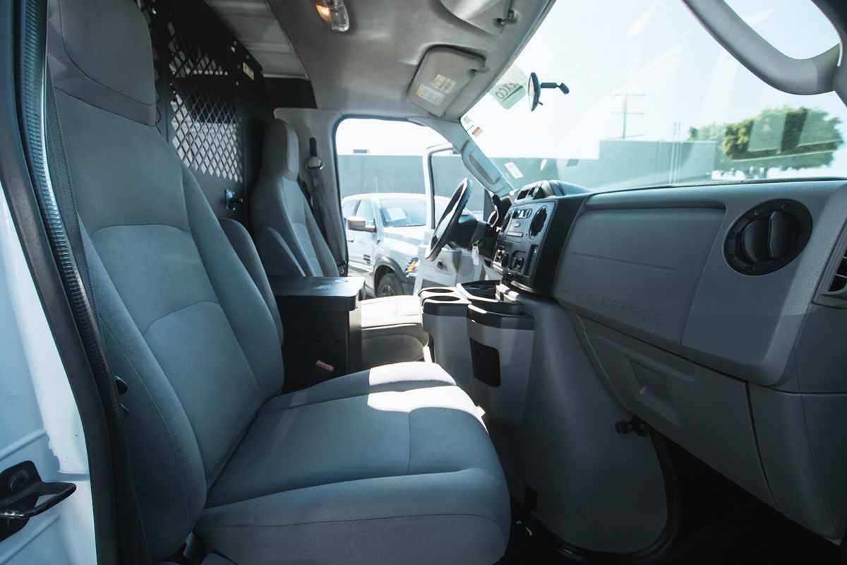 2013 Ford E-150 photo 11
