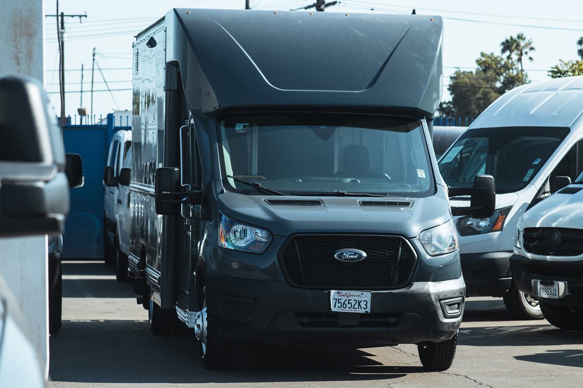 2021 Ford Transit Cutaway photo 3