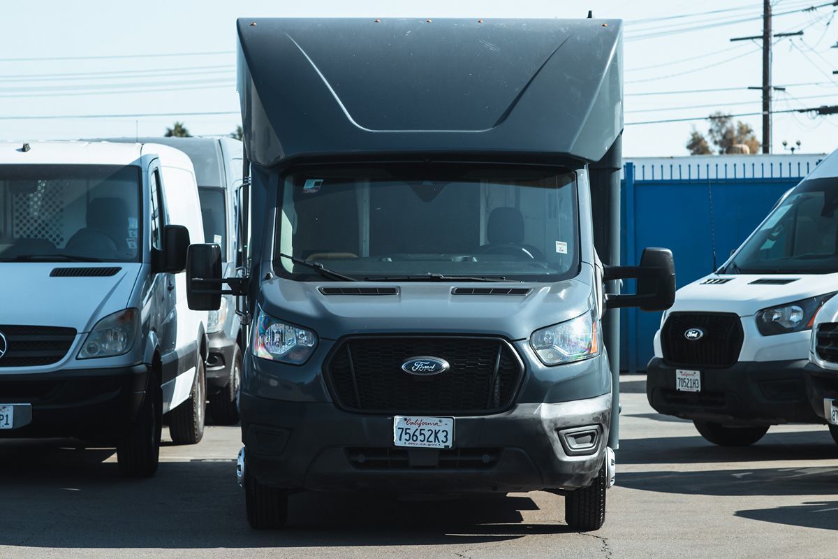 2021 Ford Transit Cutaway photo 2