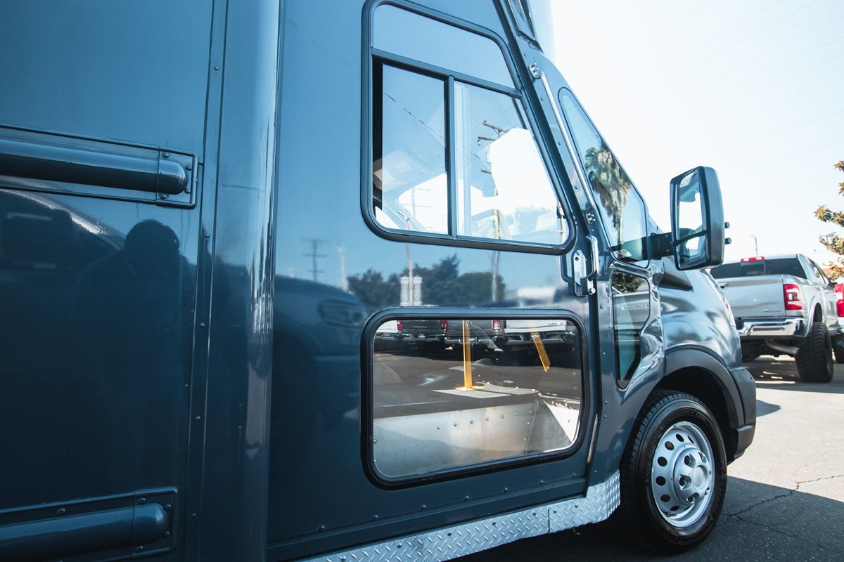 2021 Ford Transit Cutaway photo 8