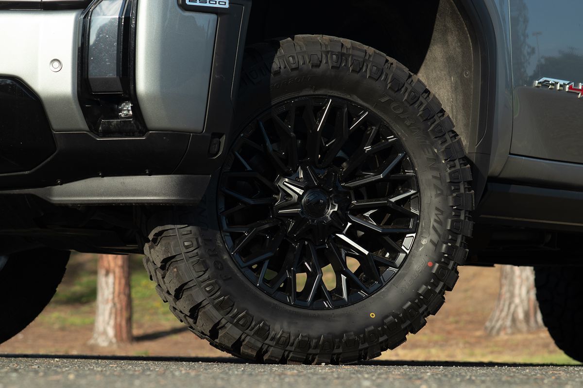 2024 Gmc Sierra HD AT4 photo 2