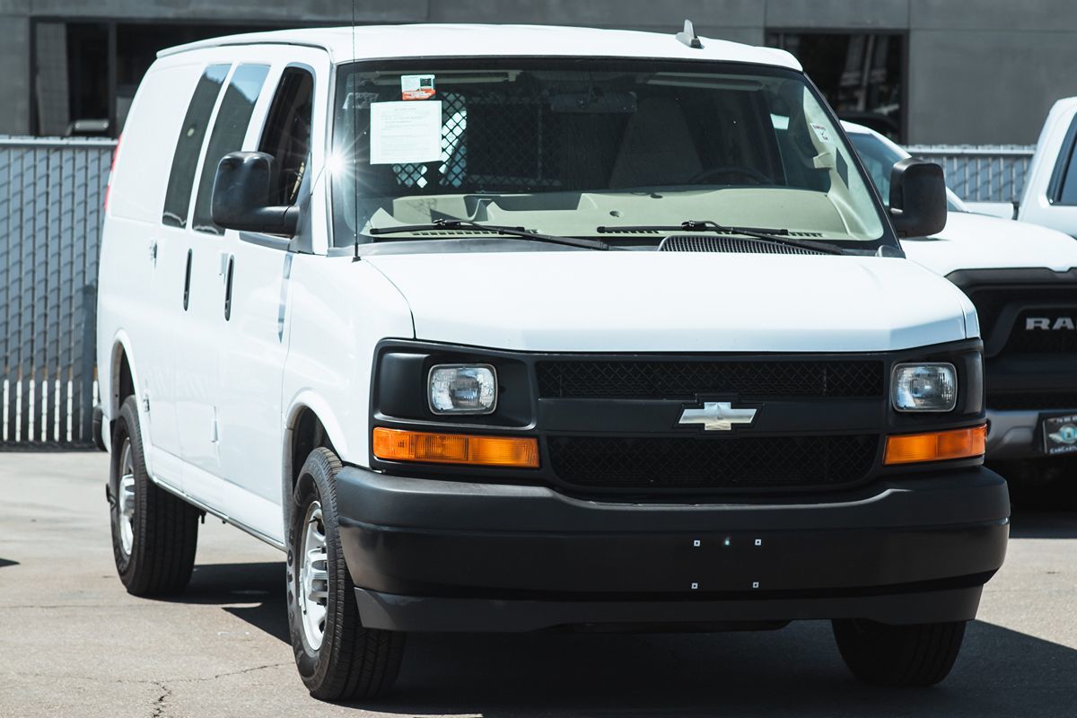 2017 Chevrolet Express Cargo Van photo 3