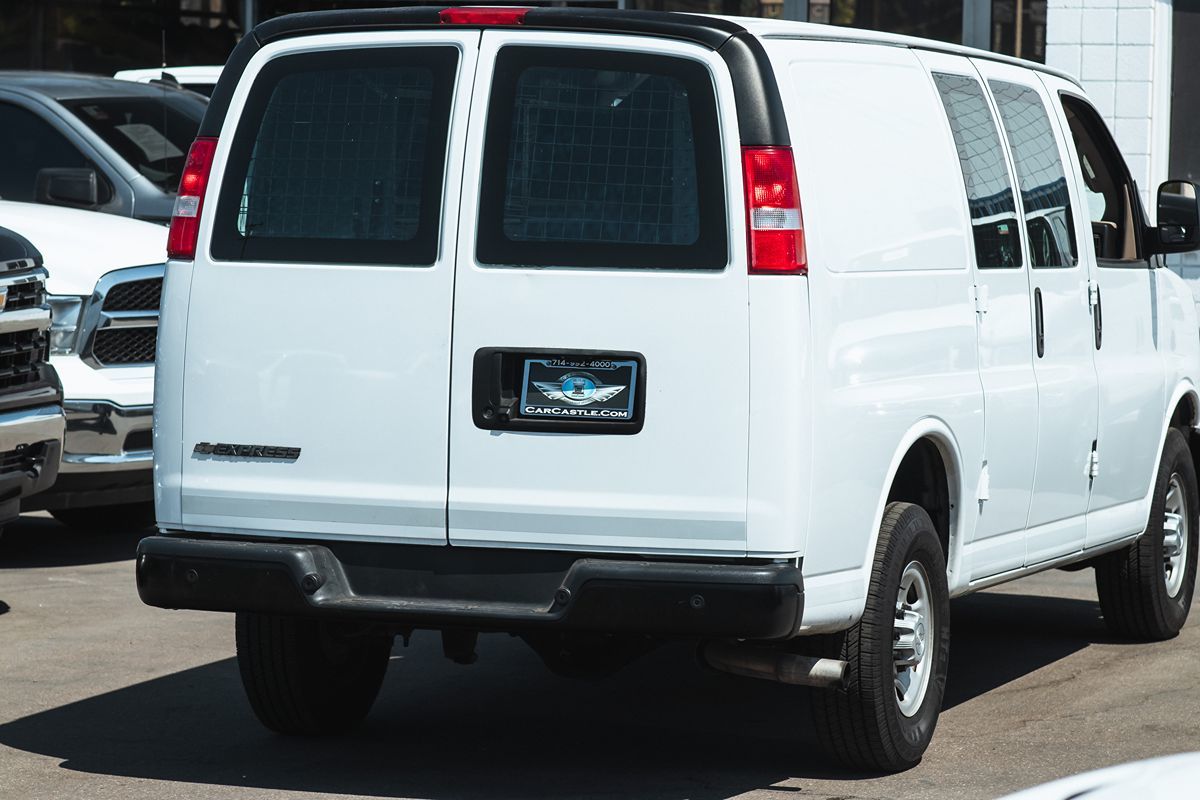 2017 Chevrolet Express Cargo Van photo 4