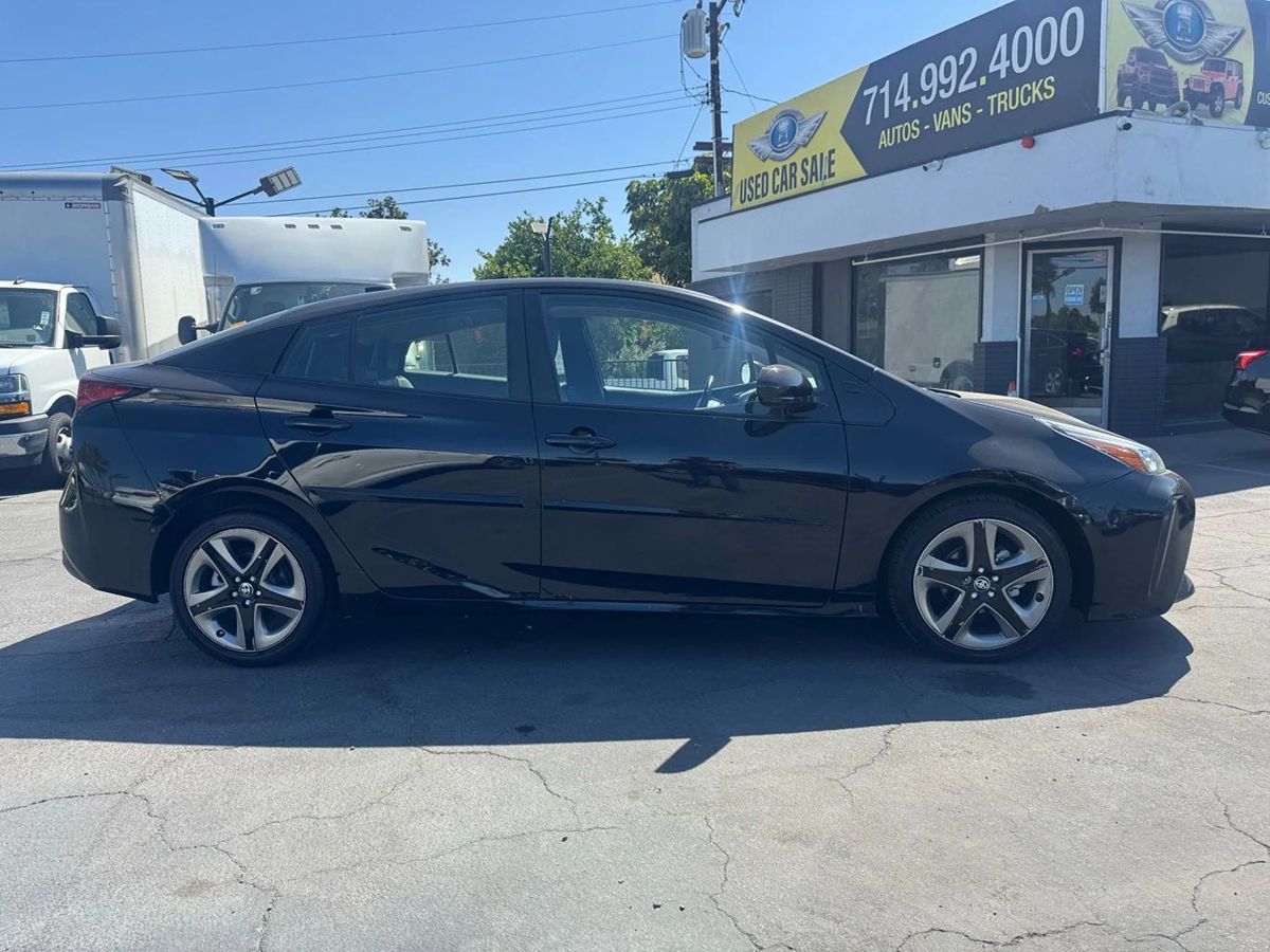 2020 Toyota Prius XLE photo 2