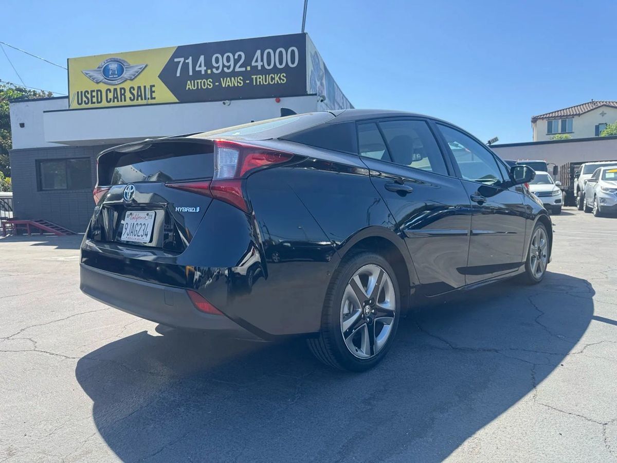2020 Toyota Prius XLE photo 3