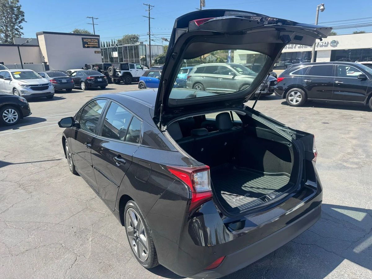 2020 Toyota Prius XLE photo 4