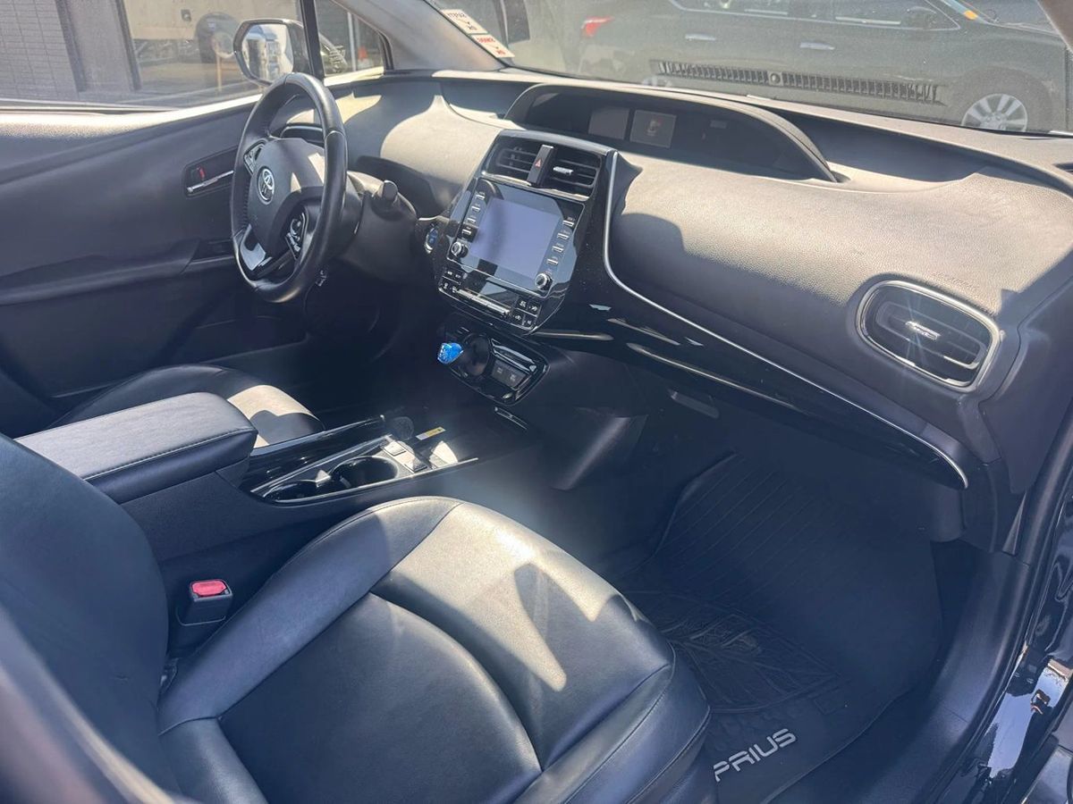 2020 Toyota Prius XLE photo 6