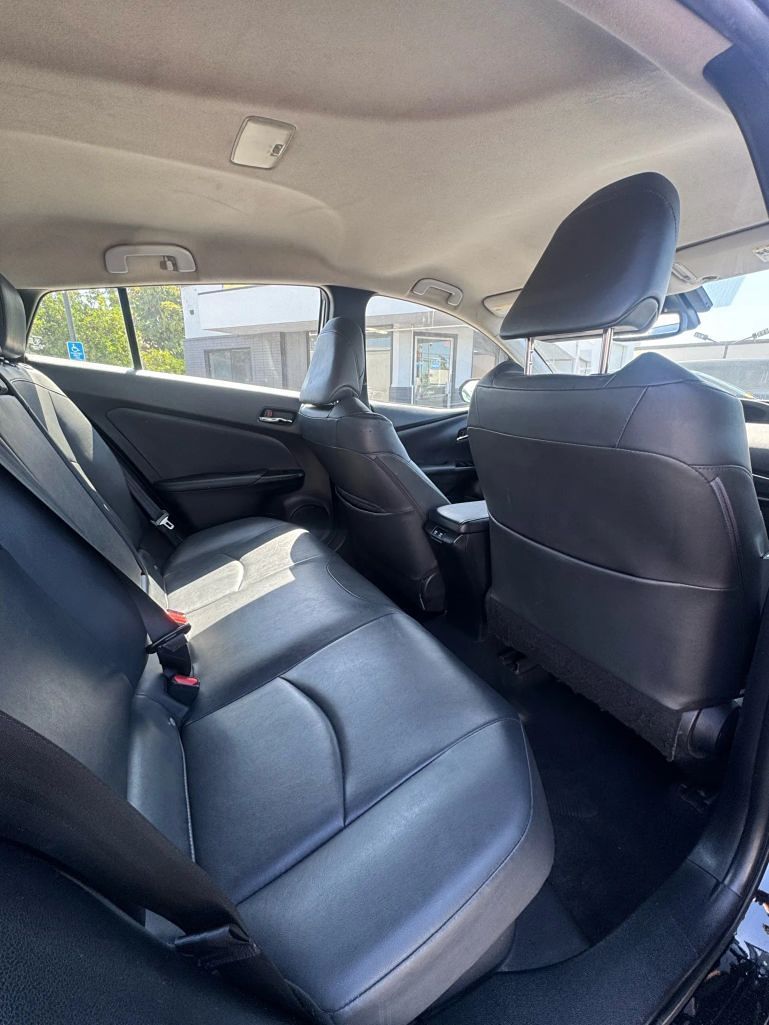 2020 Toyota Prius XLE photo 7