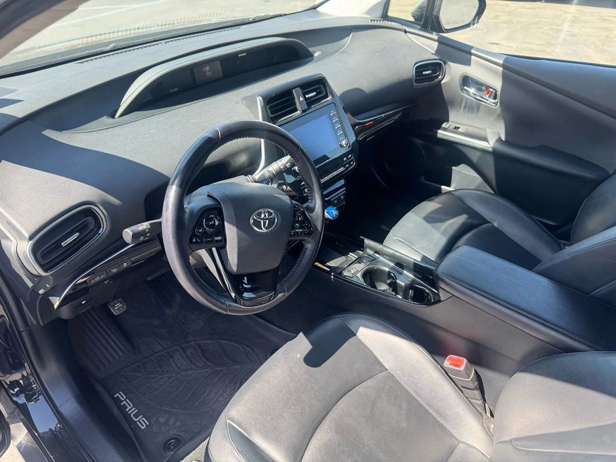 2020 Toyota Prius XLE photo 8