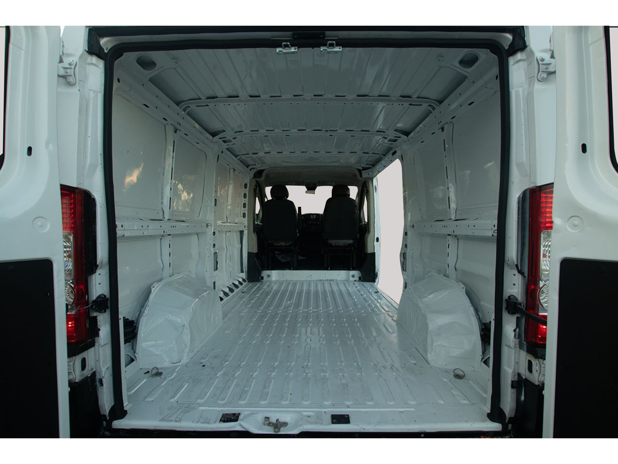 Ram Cargo Van photo 8