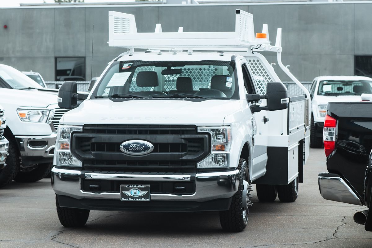 View vehicle photo 5