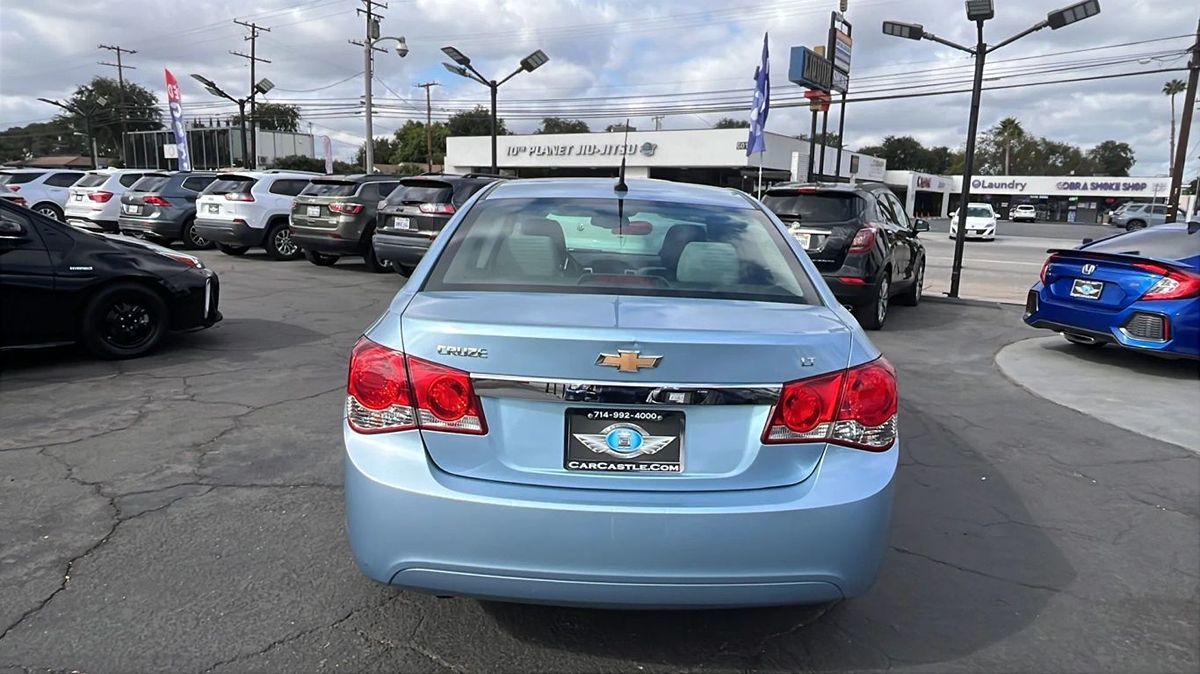 2012 Chevrolet Cruze photo 3