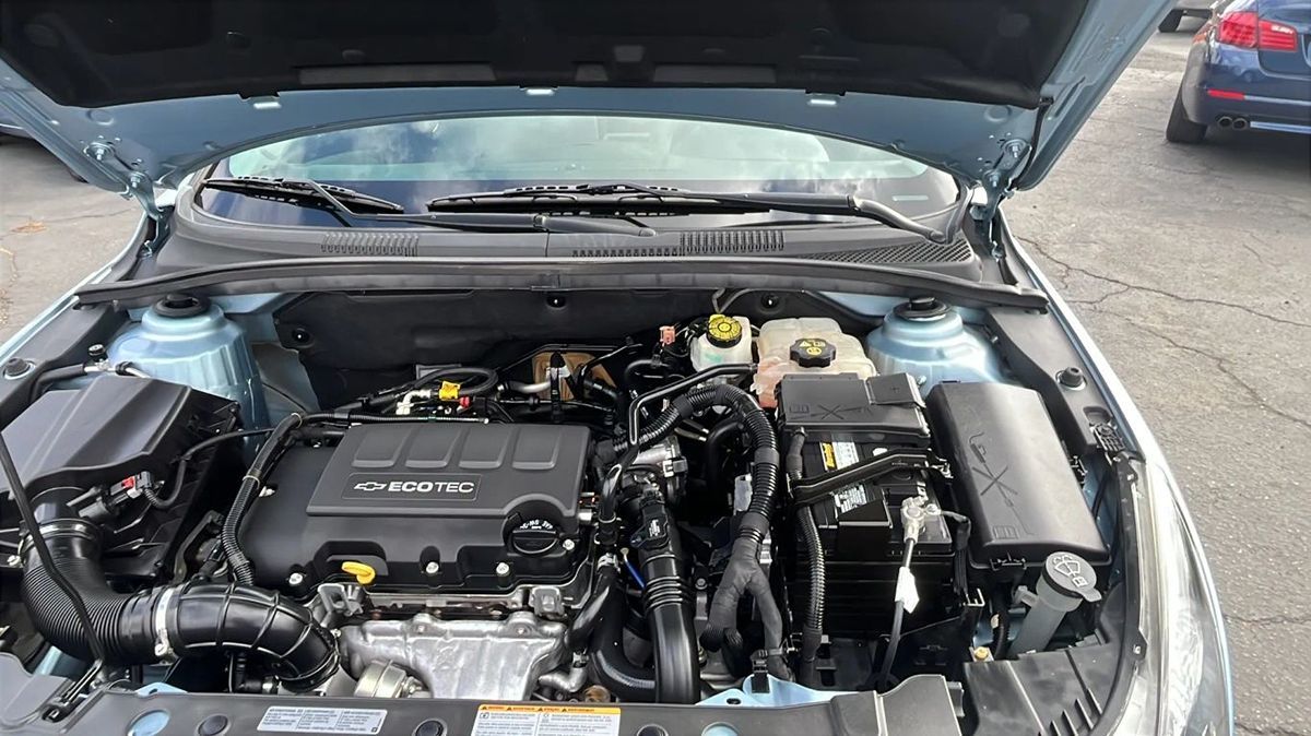 2012 Chevrolet Cruze photo 5