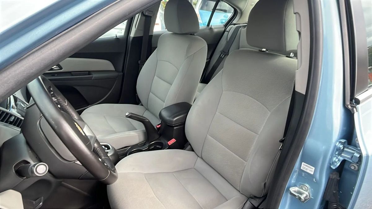 2012 Chevrolet Cruze photo 6
