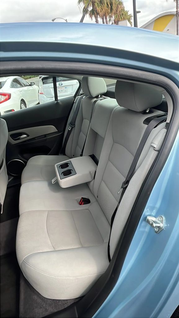 2012 Chevrolet Cruze photo 7
