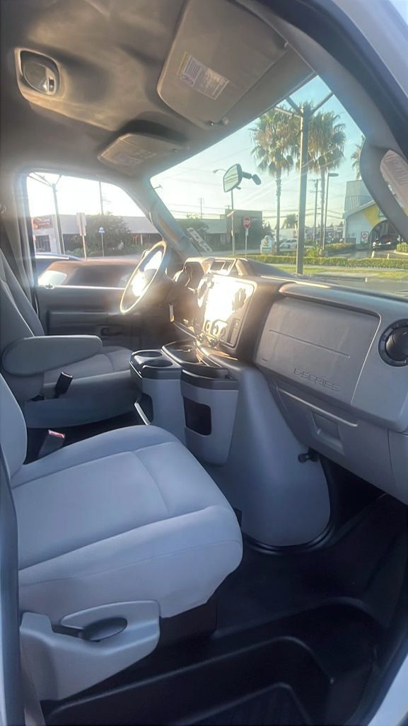 2013 Ford E-150 photo 2
