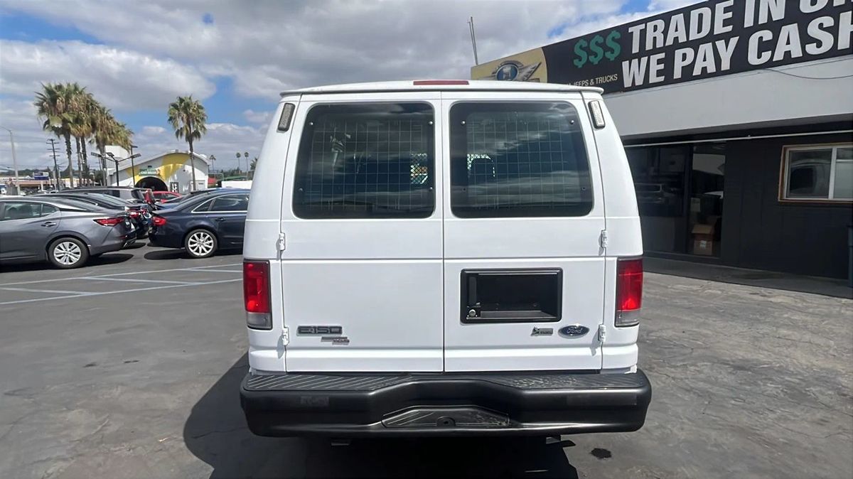 2013 Ford E-150 photo 2