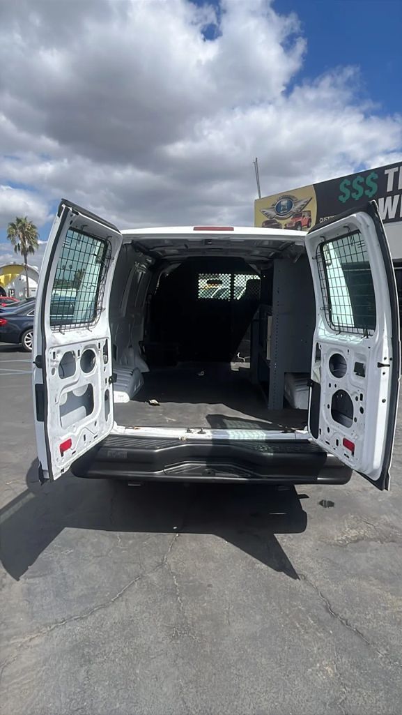 2013 Ford E-150 photo 6