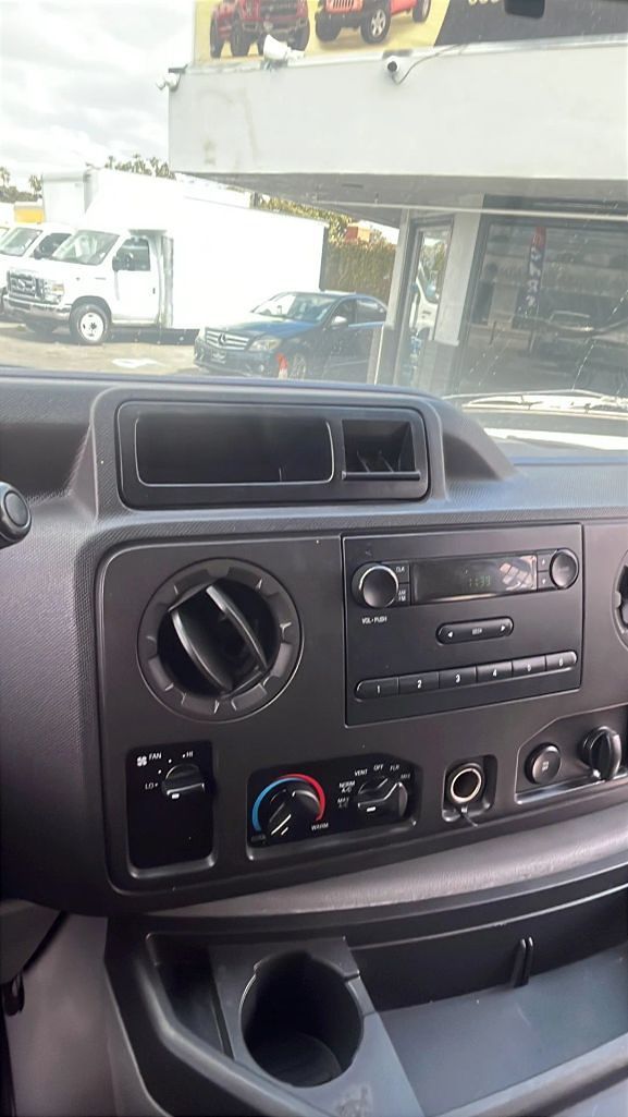 2013 Ford E-150 photo 9