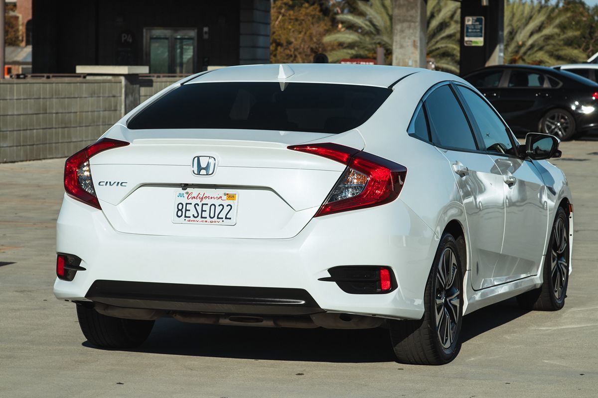 2018 Honda Civic EX-L photo 6