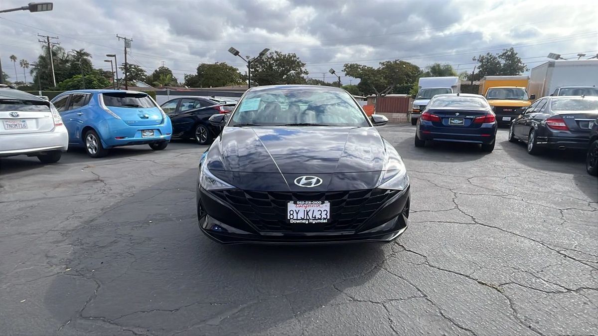 2022 Hyundai Elantra SEL Convenience photo 5
