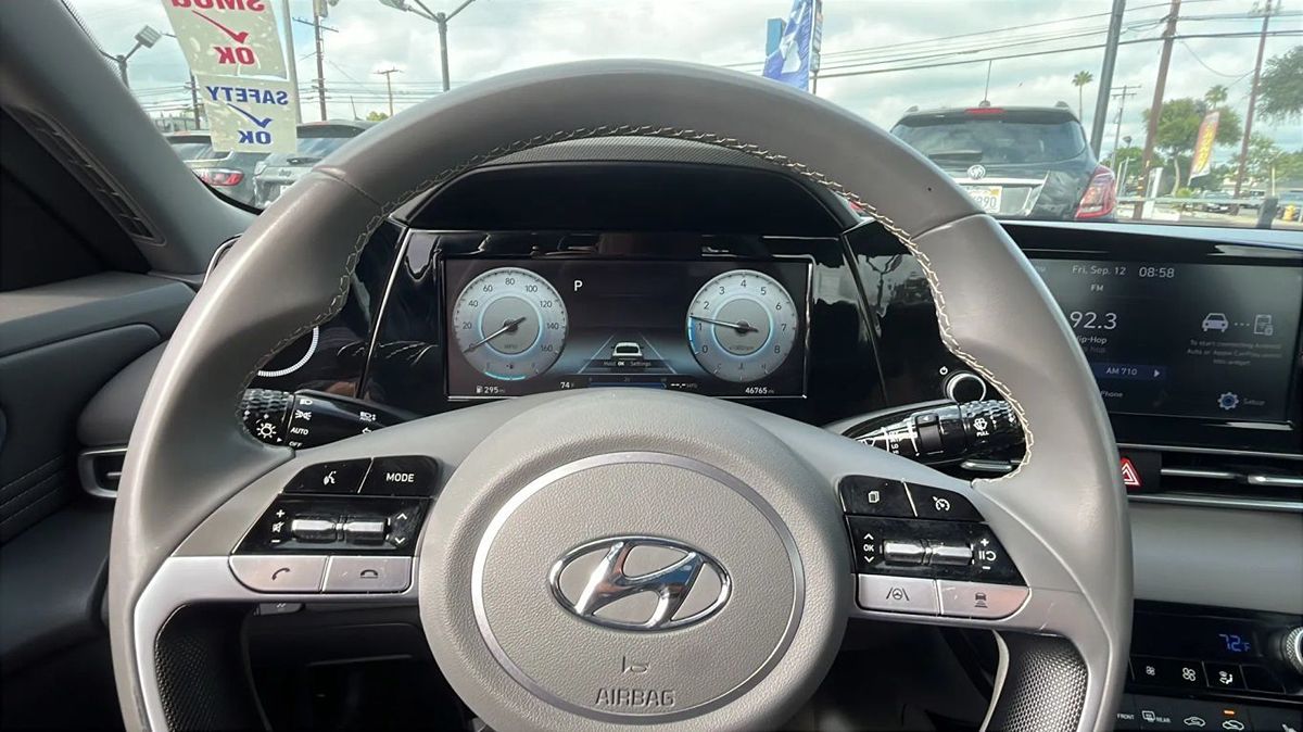 2022 Hyundai Elantra SEL Convenience photo 8