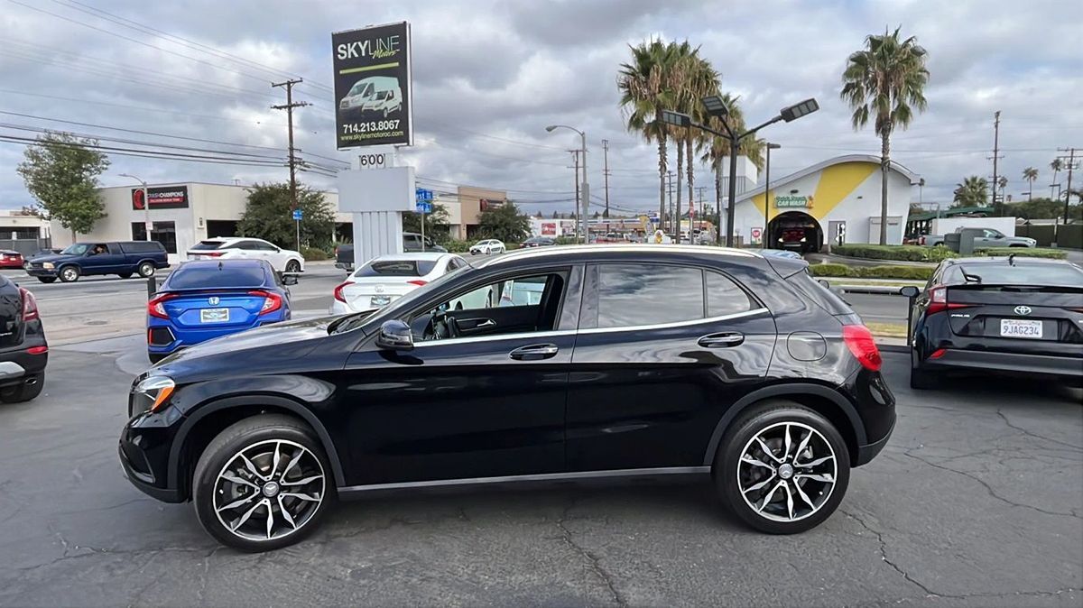 2016 Mercedes Benz GLA 250 4MATIC photo 2