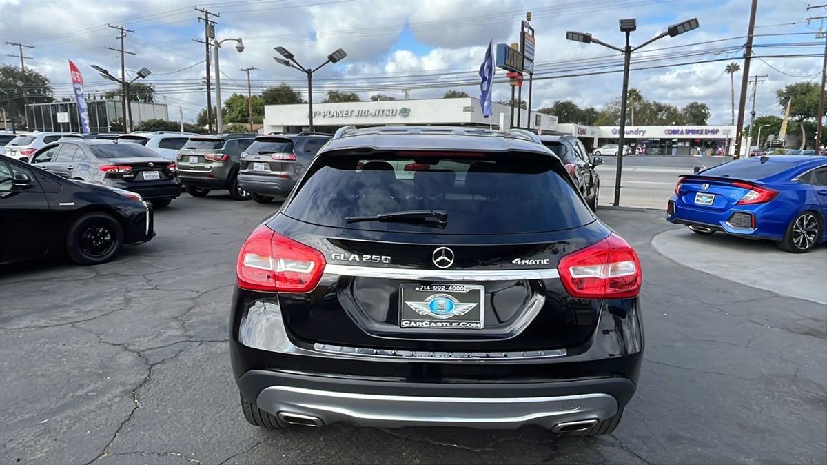 2016 Mercedes Benz GLA 250 4MATIC photo 4