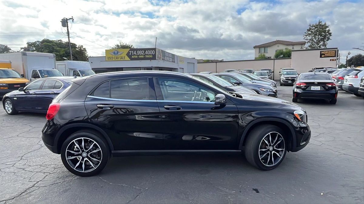 2016 Mercedes Benz GLA 250 4MATIC photo 5