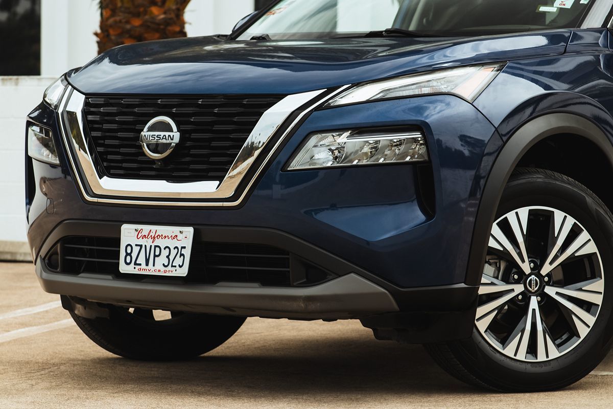 2021 Nissan Rogue SV photo 2
