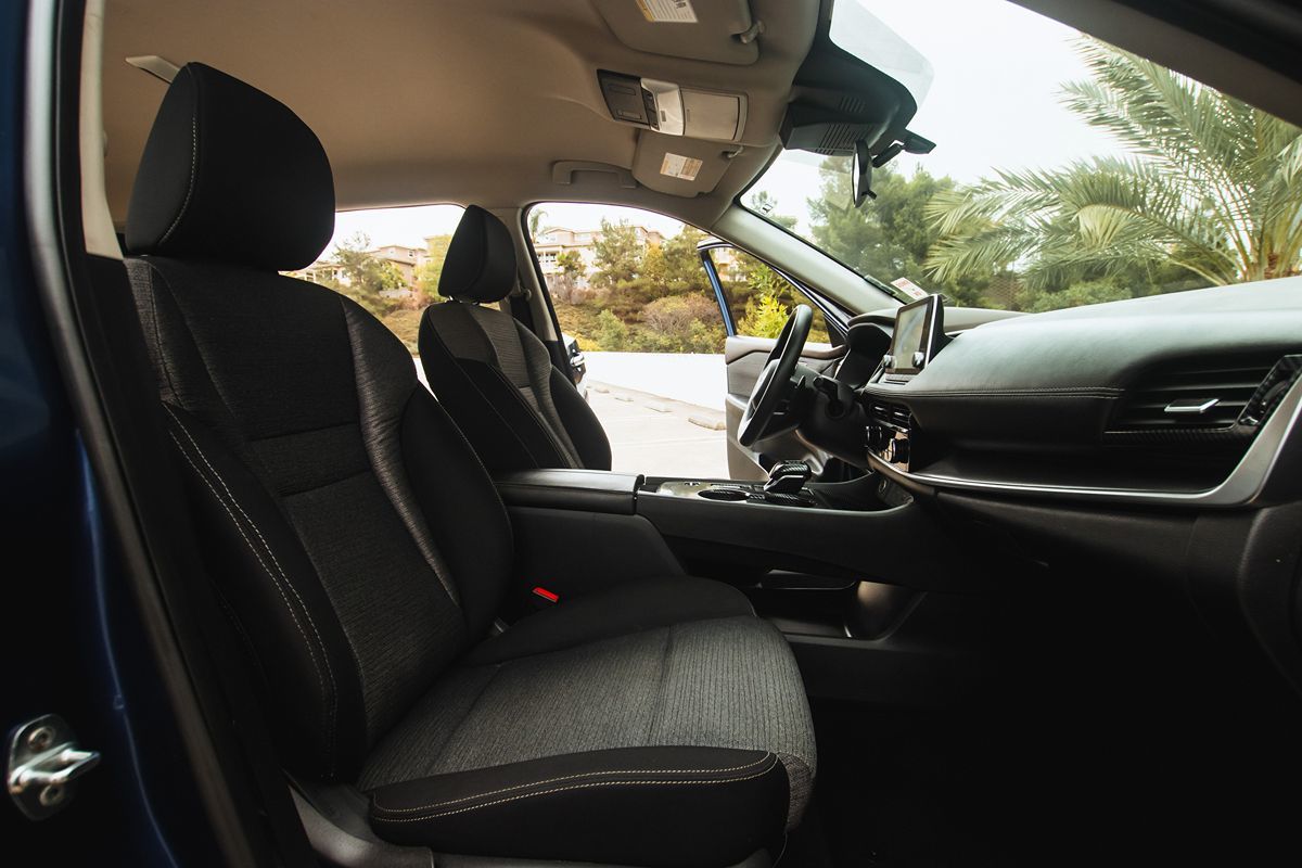 2021 Nissan Rogue SV photo 16