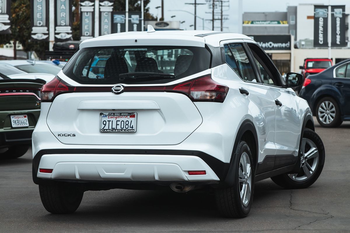 2021 Nissan Kicks S photo 2