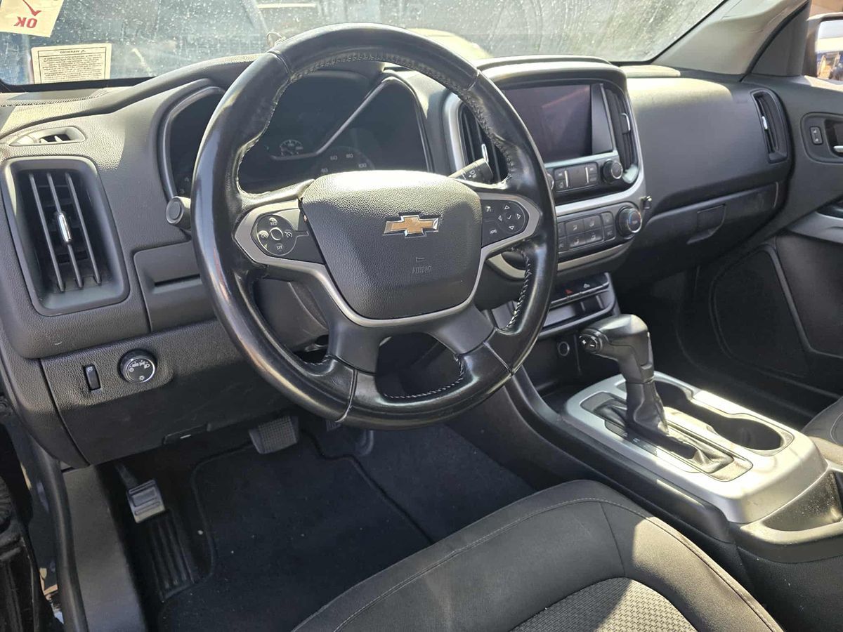2019 Chevrolet Colorado LT photo 2