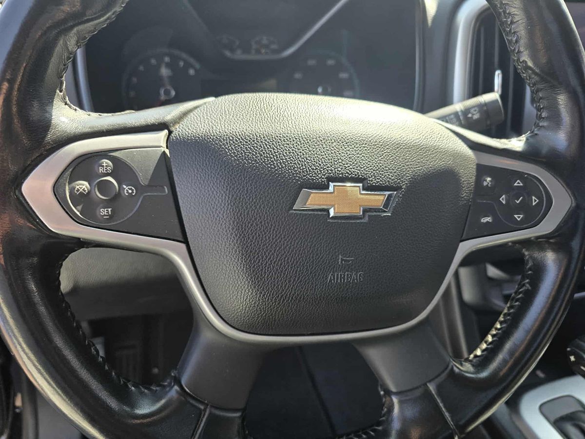 2019 Chevrolet Colorado LT photo 3