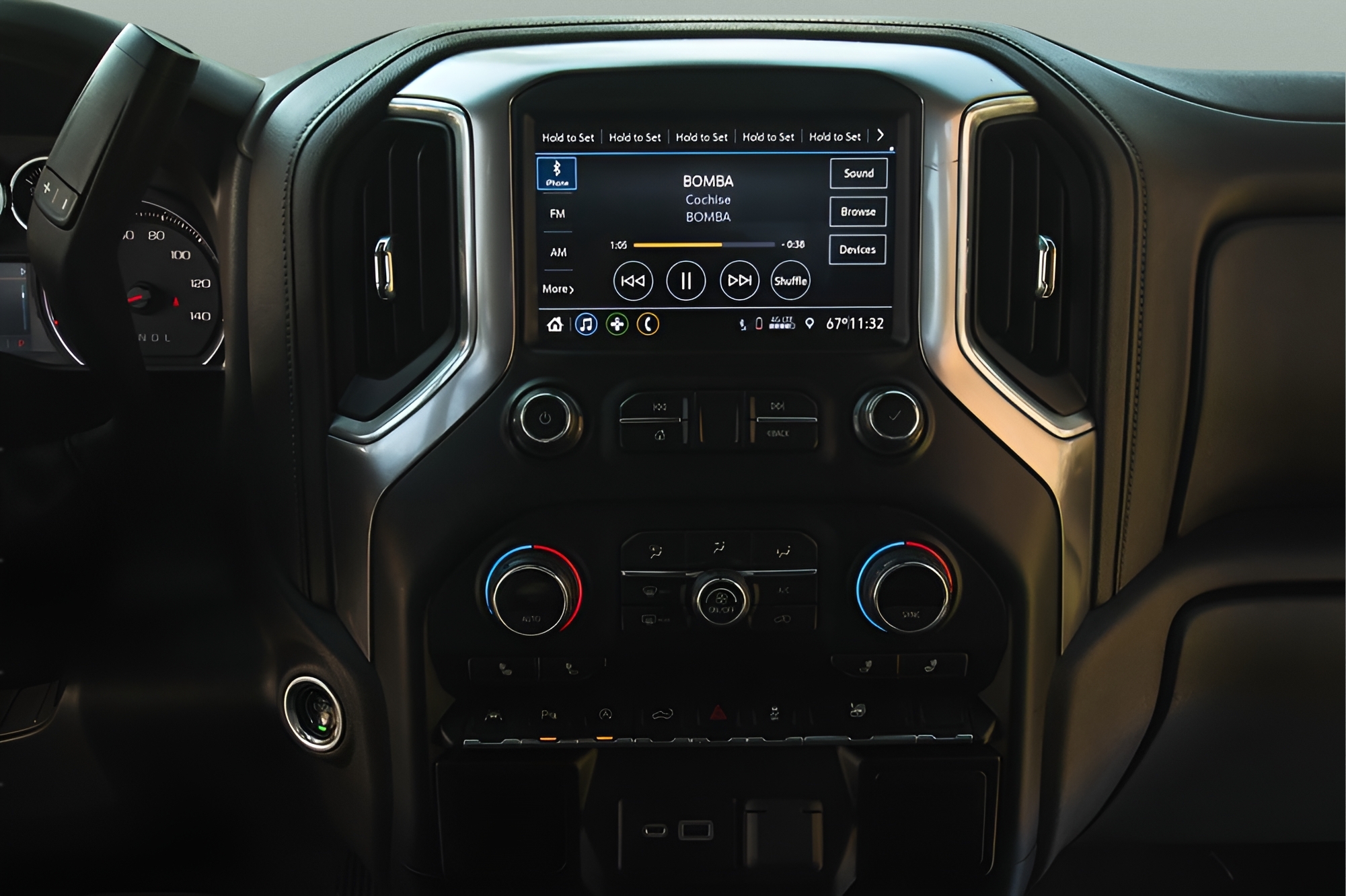Chevrolet Silverado photo 32