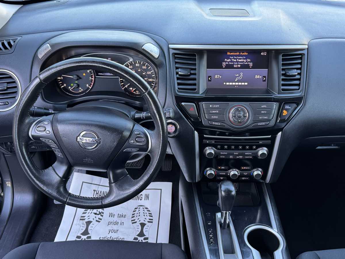 2019 Nissan Pathfinder SV photo 4