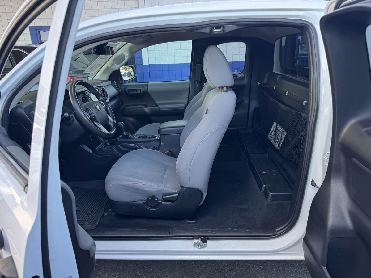 View vehicle photo 7