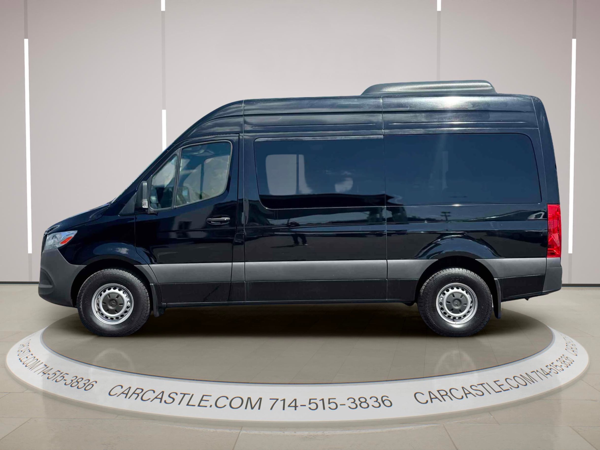 Mercedes-Benz Sprinter photo 2
