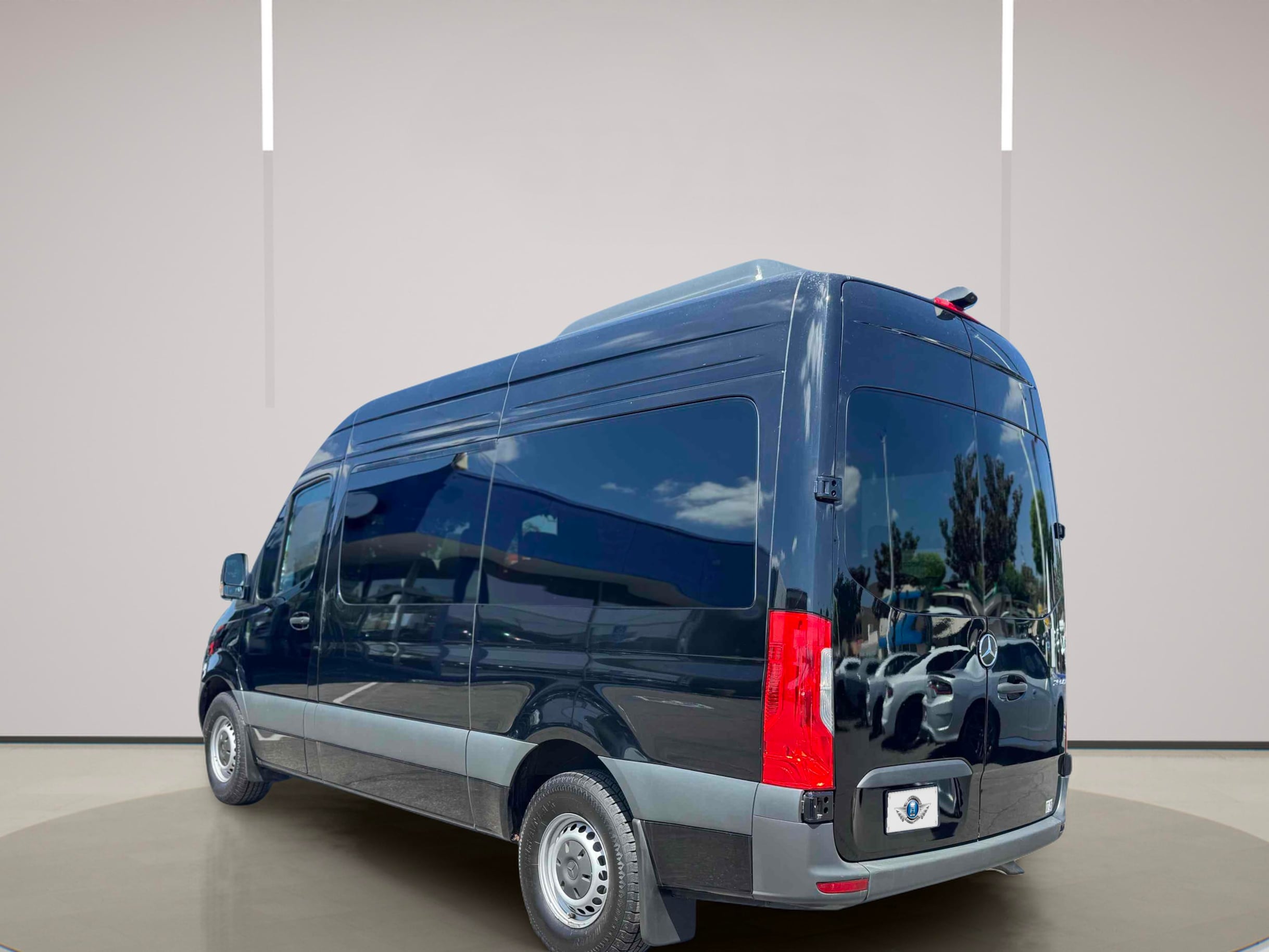 Mercedes-Benz Sprinter photo 3