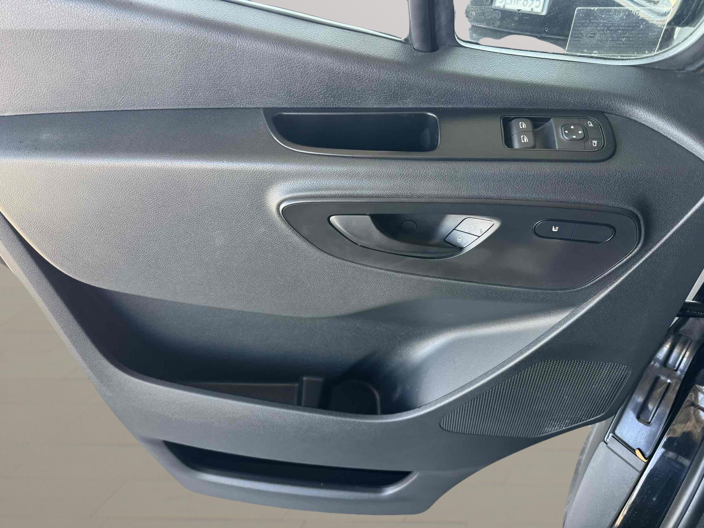 Mercedes-Benz Sprinter photo 9