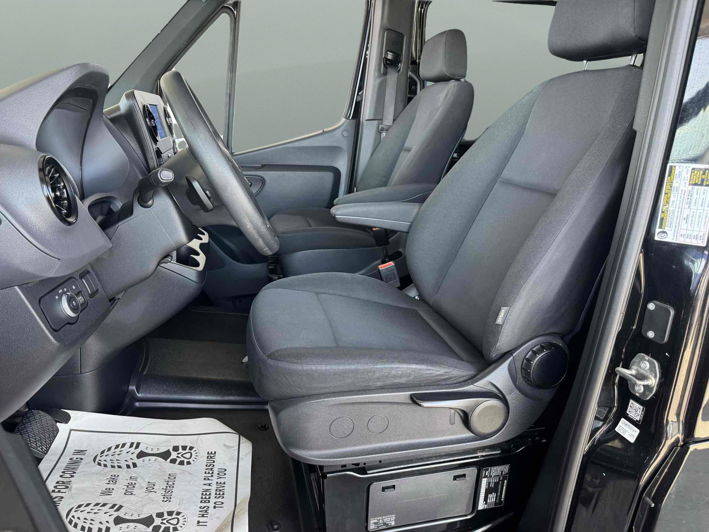 Mercedes-Benz Sprinter photo 10