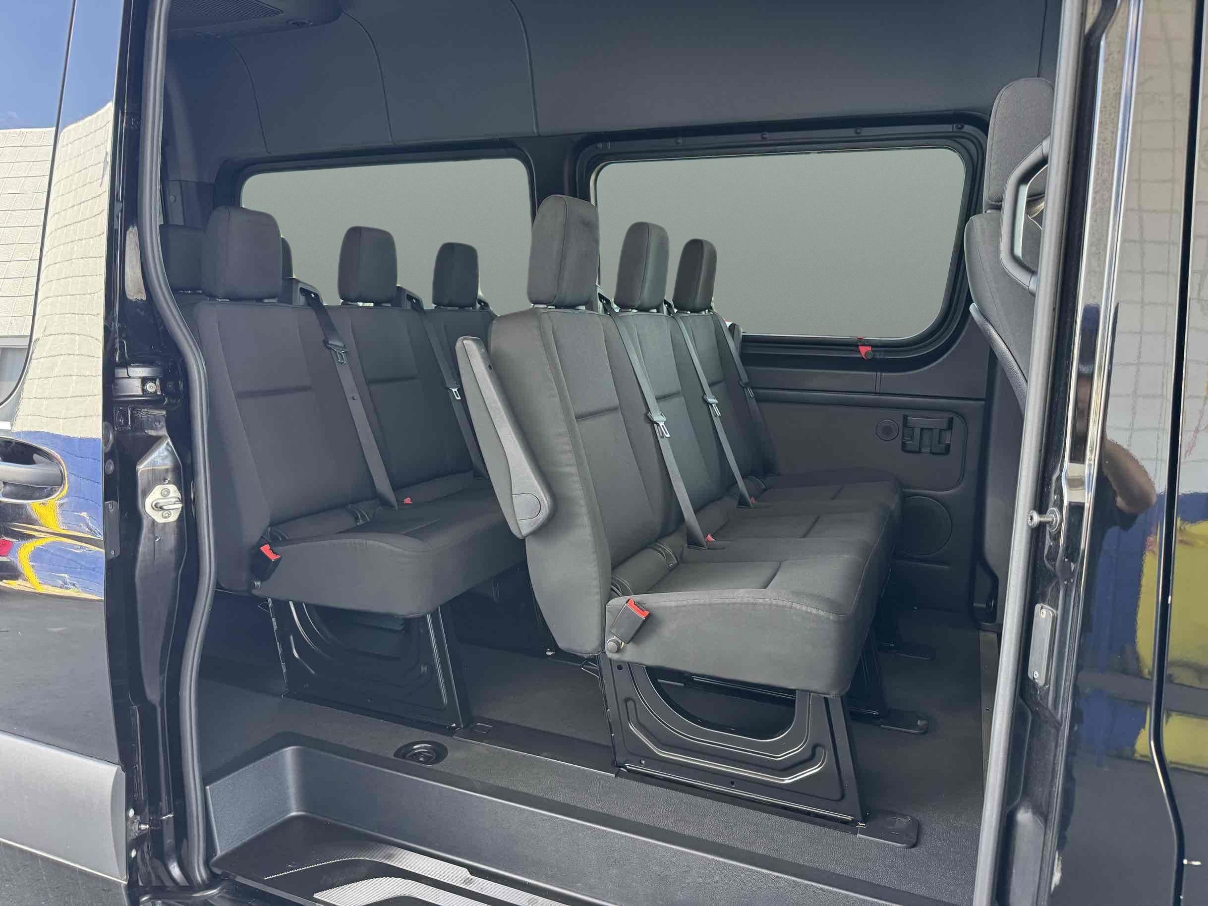Mercedes-Benz Sprinter photo 13