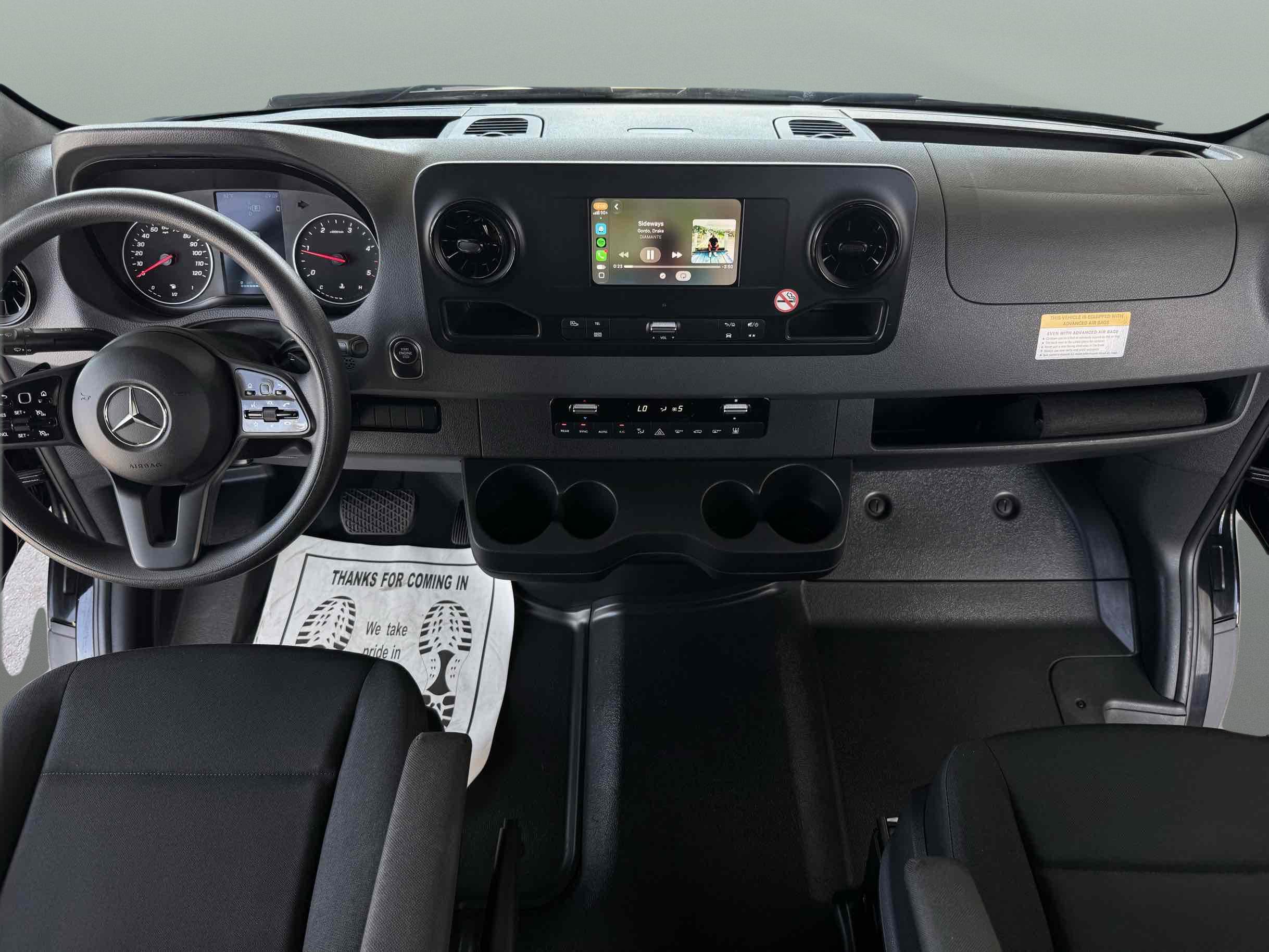 Mercedes-Benz Sprinter photo 15