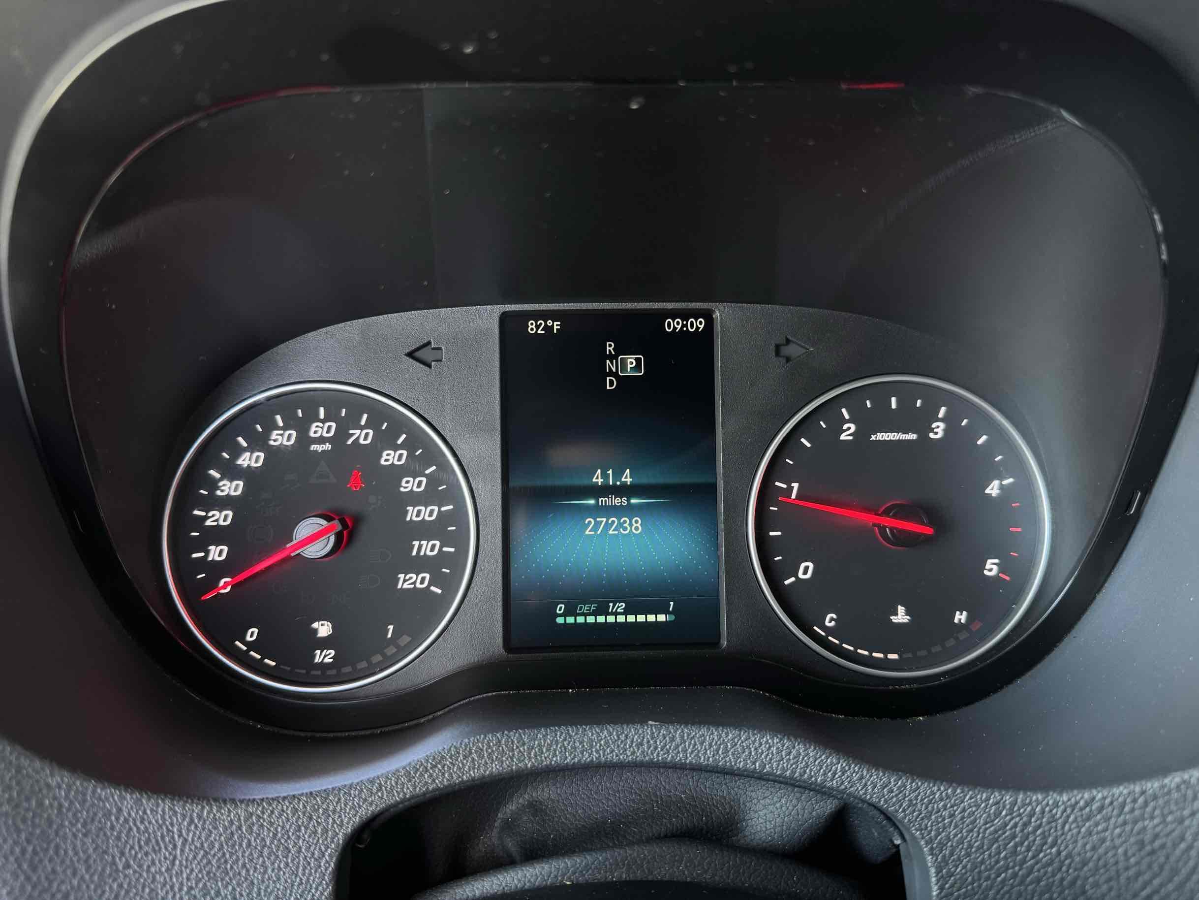 Mercedes-Benz Sprinter photo 16