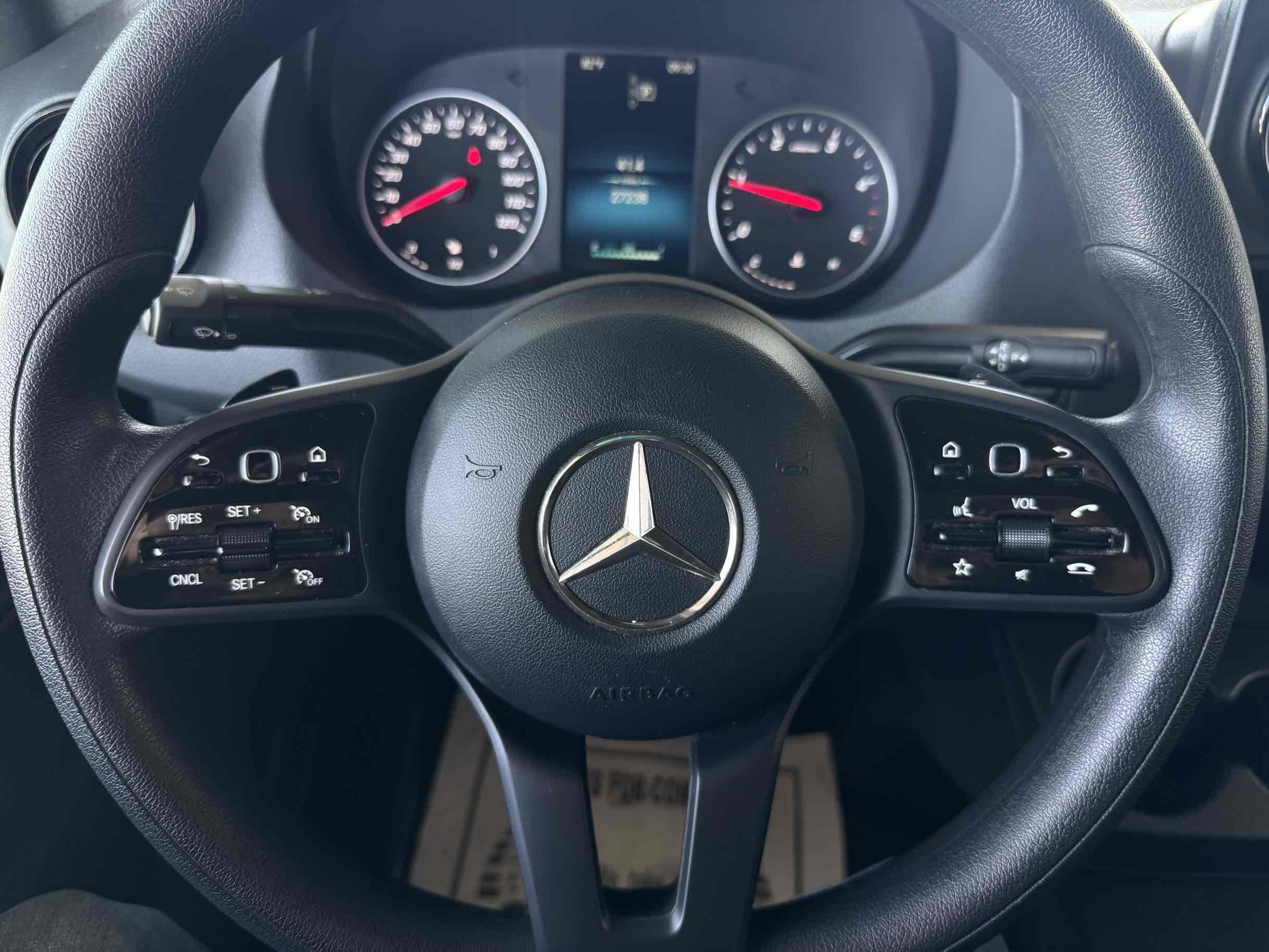 Mercedes-Benz Sprinter photo 19