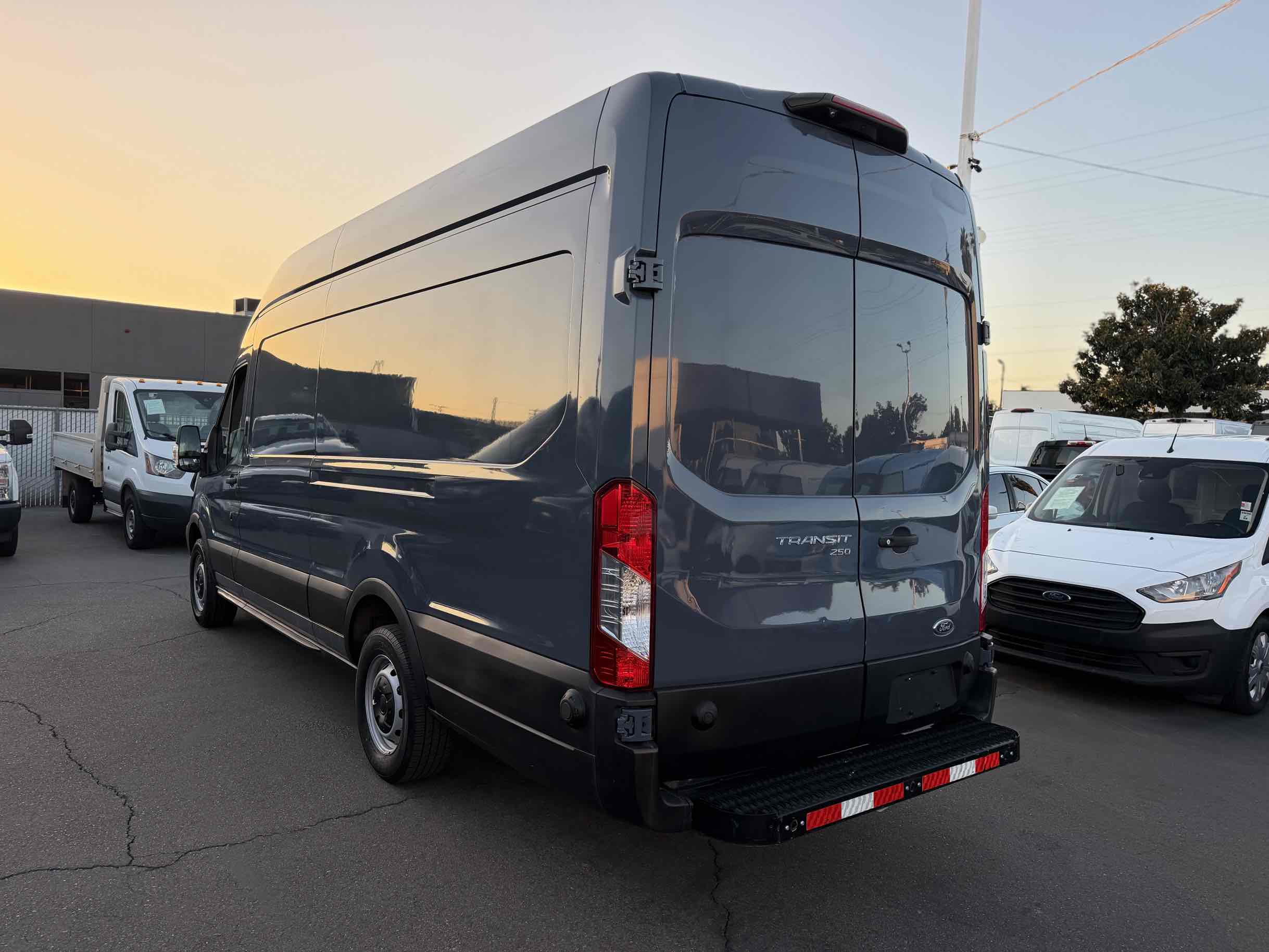 Ford Transit photo 3