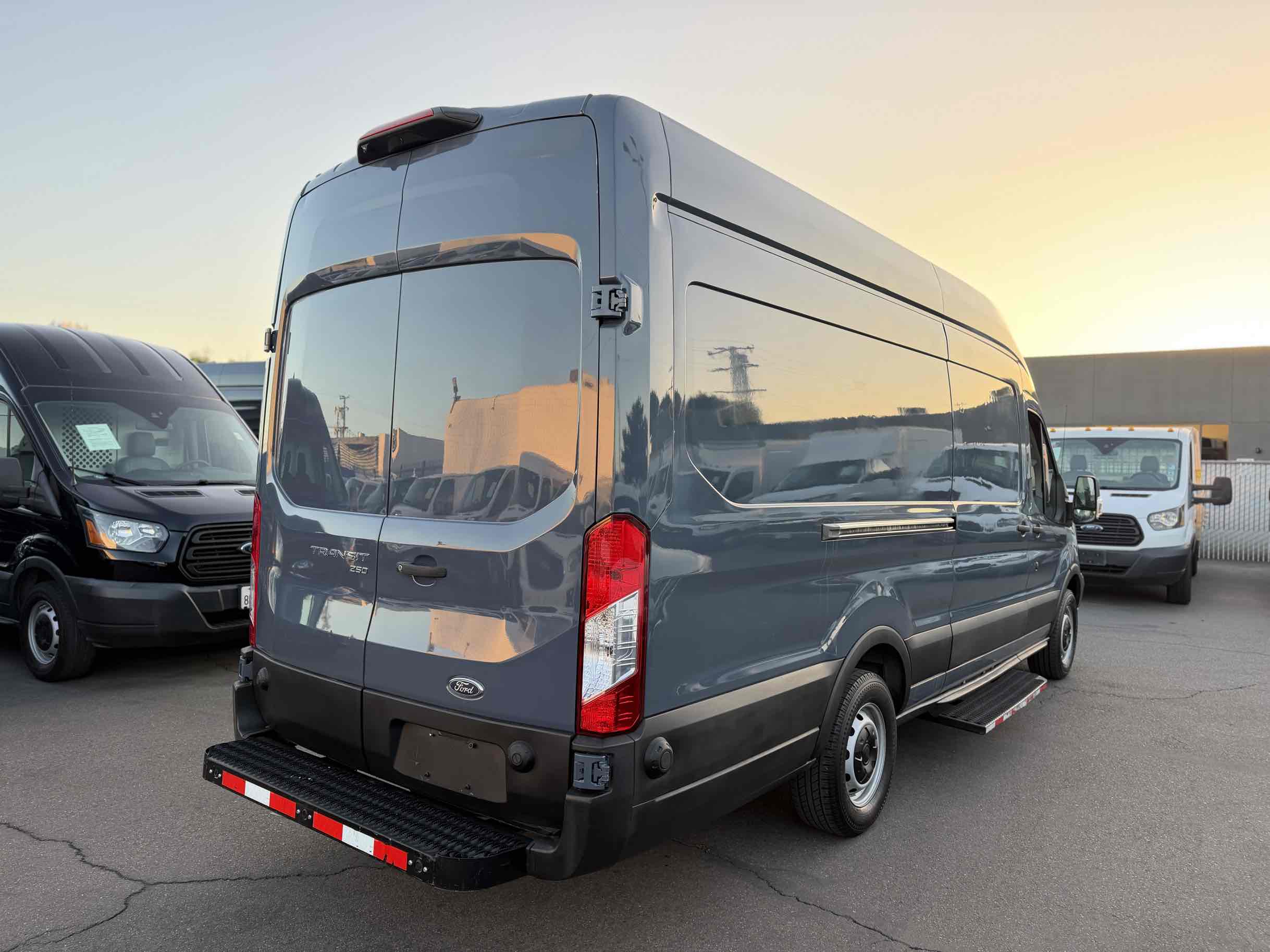 Ford Transit photo 5