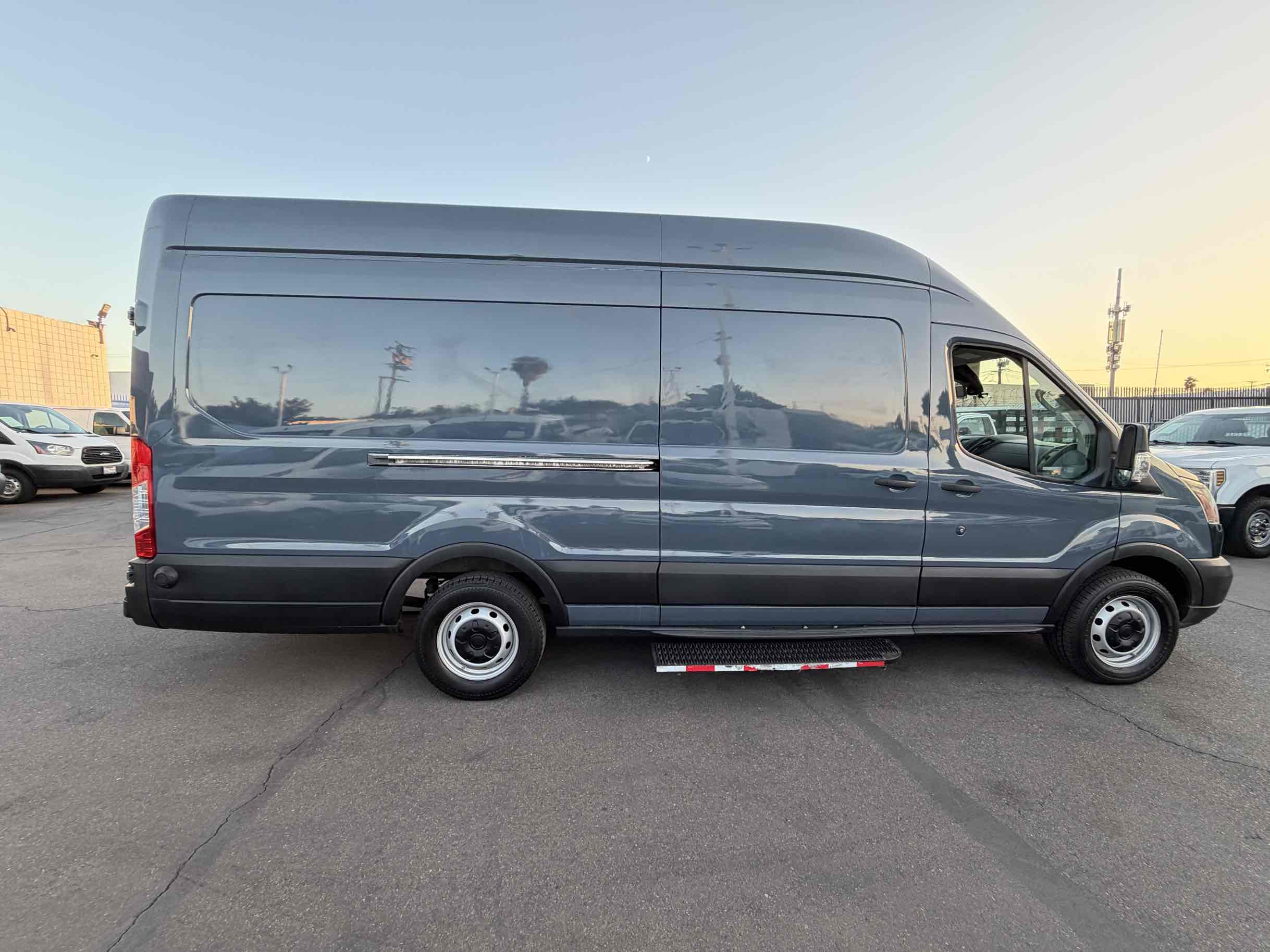 Ford Transit photo 6