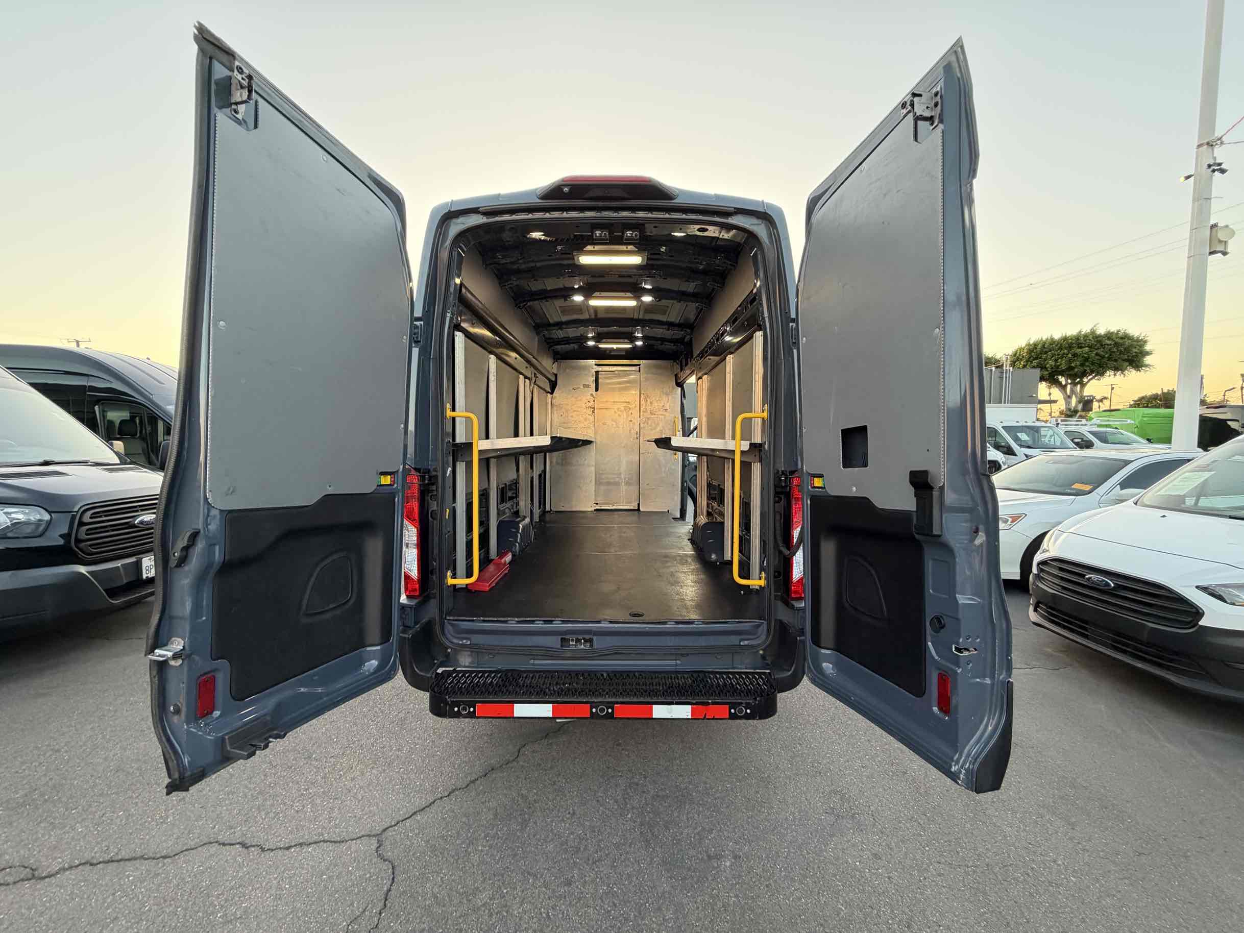 Ford Transit photo 10