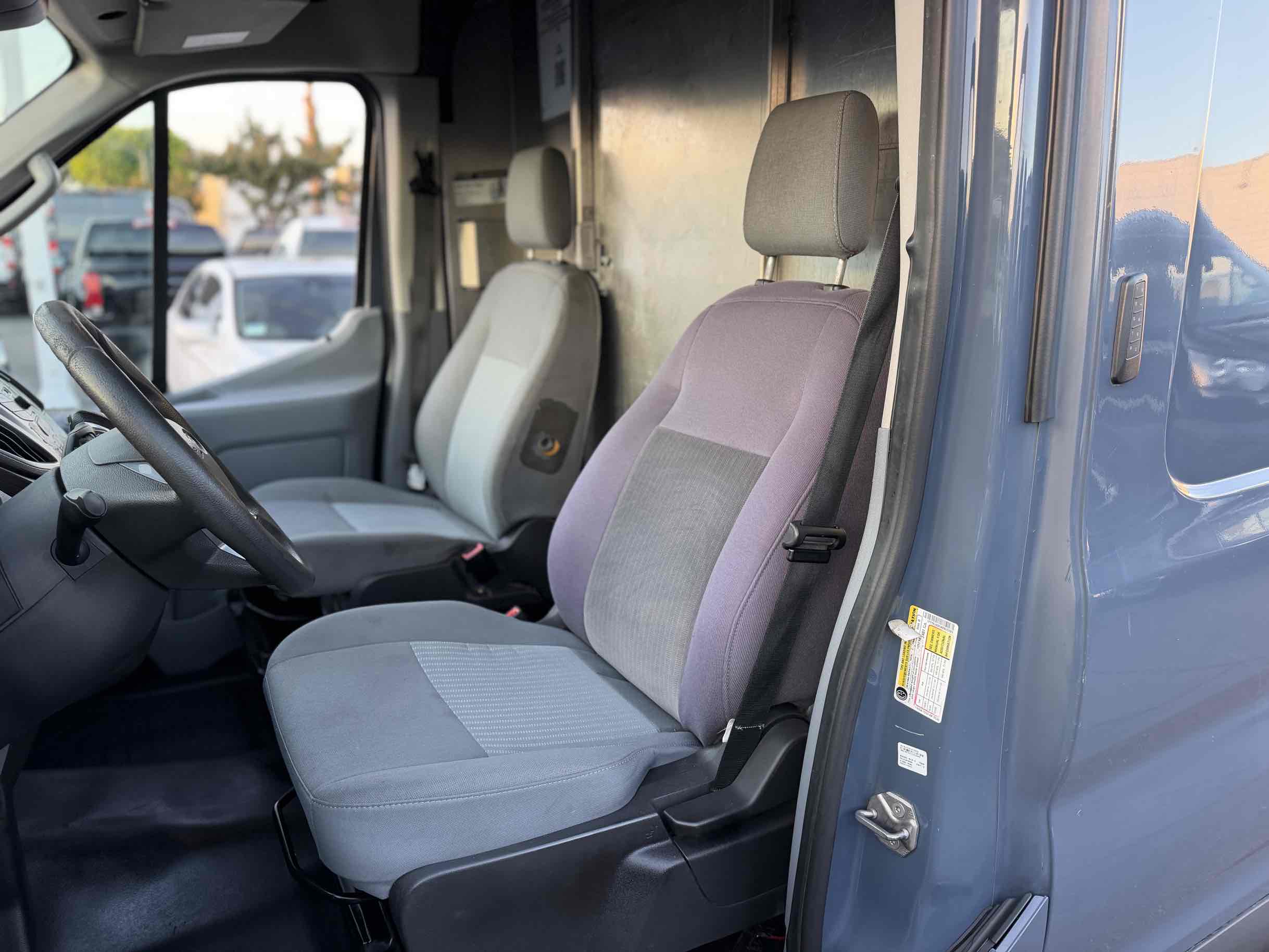 Ford Transit photo 14
